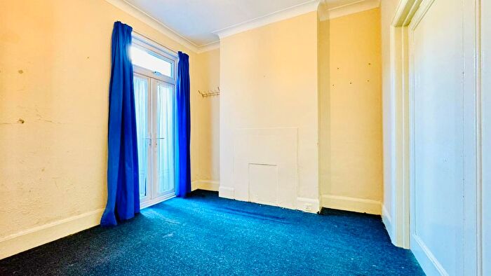 3 Bedroom Terraced House To Rent In Devere Garden, IG1