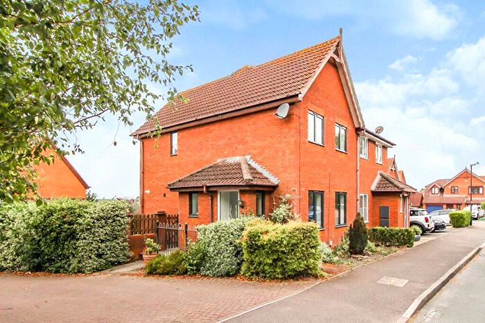 3 Bedroom Semi Detached House To Rent In Thornhill Drive, St Andrews Ridge, Swindon, Wiltshire, SN25