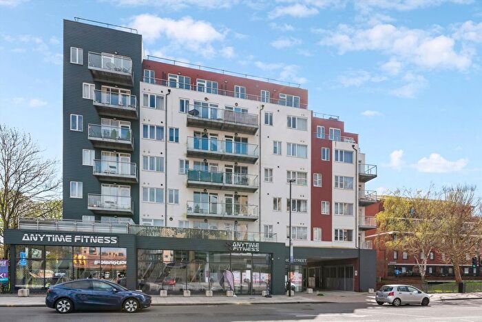 2 Bedroom Flat To Rent In High Street, Feltham, TW13