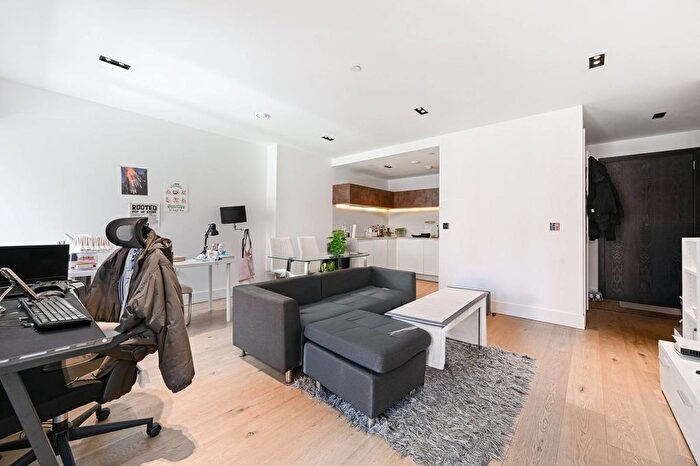 1 Bedroom Flat To Rent In Exchange Gardens, Vauxhall, London, SW8