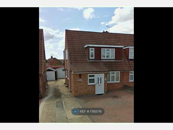 3 Bedroom Semi-Detached House To Rent In Hearsall Avenue, Stanford-Le-Hope, SS17