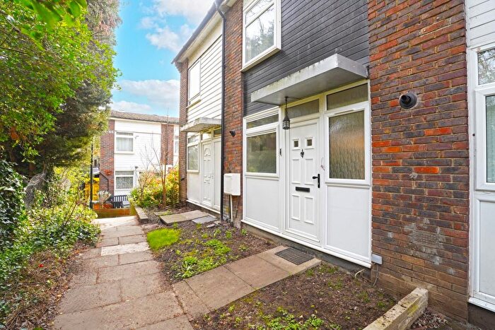 2 Bedroom Property For Sale In Vineyard Close, Catford, London, SE6
