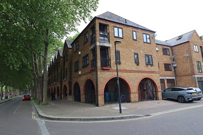 1 Bedroom Flat To Rent In Brunswick Quay, Surrey Quays, SE16