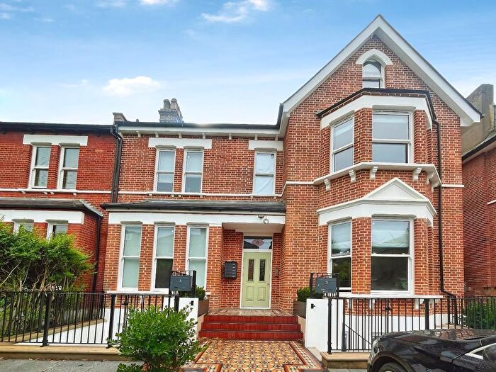 2 Bedroom Flat To Rent In , Cumberland Park, London, W3