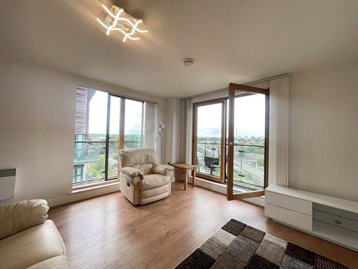 2 Bedroom Apartment To Rent In Vallea Court, Redbank, M4