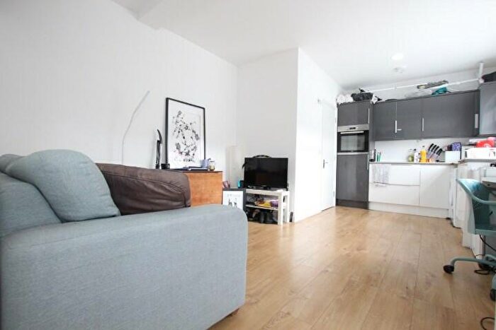 Studio To Rent In Mavros House, Vale Road, N4
