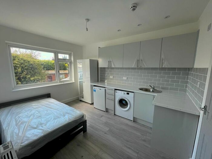 Studio To Rent In Gowan Road, London, NW10