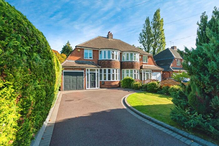 3 Bedroom Semi-Detached House For Sale In Dorchester Road, Solihull, West Midlands, B91
