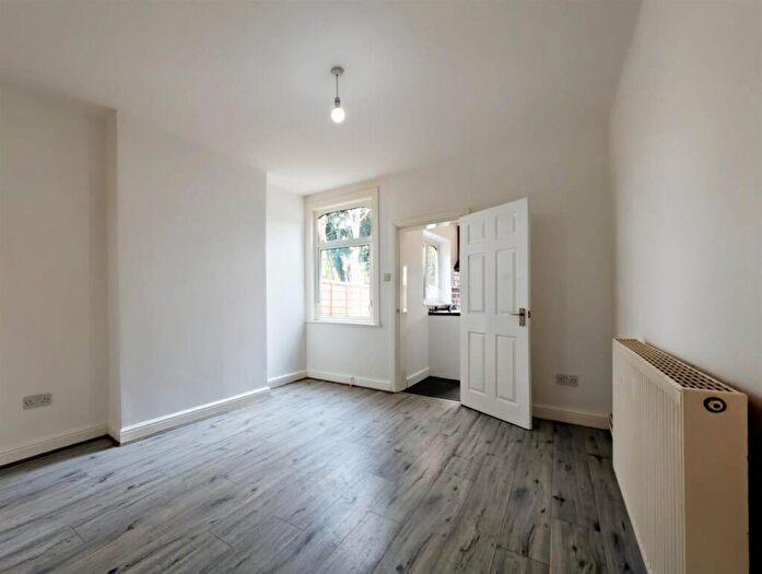 2 Bedroom End Of Terrace House To Rent In Clarence Street, Nuneaton, CV11