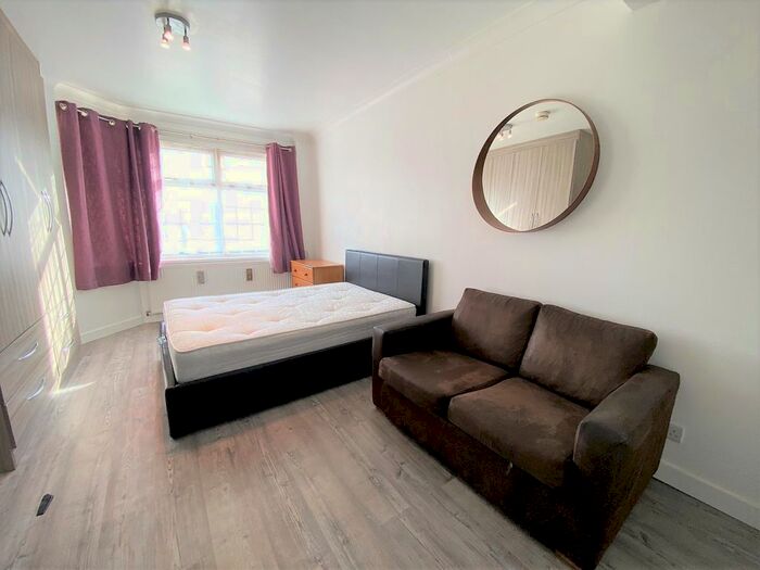 1 Bedroom Flat To Rent In Ivanhoe Road, Hounslow TW4