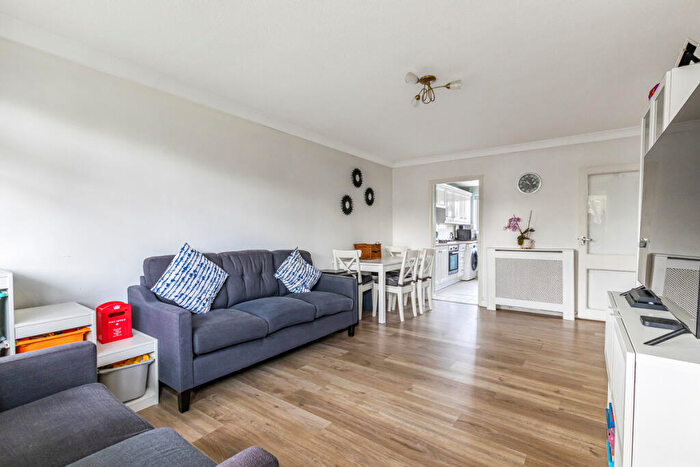 2 Bedroom Flat For Sale In Manor Road, London, RM1