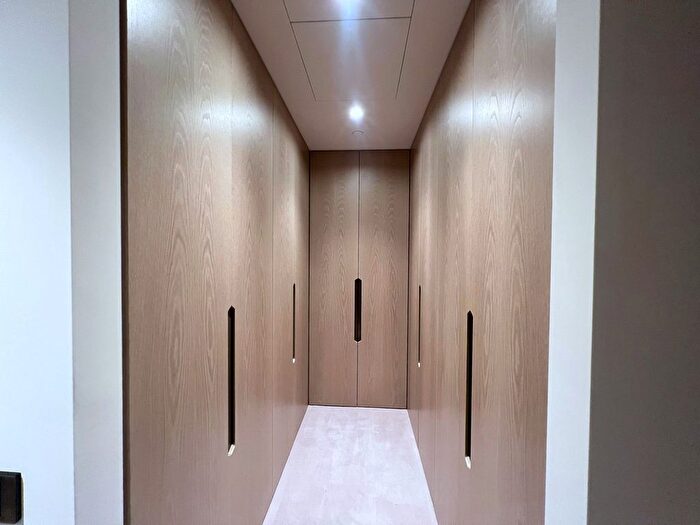 3 Bedroom Flat To Rent In River Park Tower, London, SW8