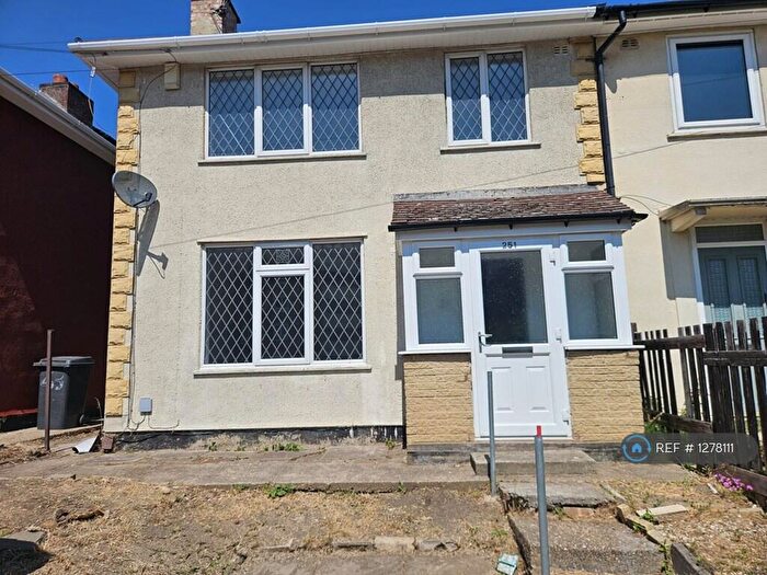 4 Bedroom Semi-Detached House To Rent In Aikman Avenue, Leicester, LE3