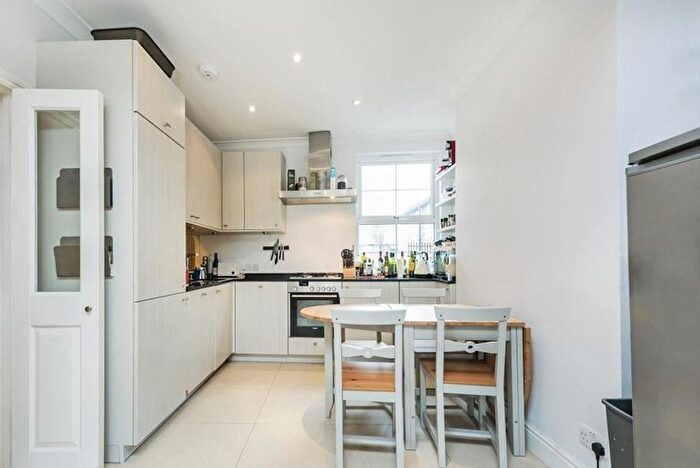 3 Bedroom Flat To Rent In Cambray Rd, London, SW12