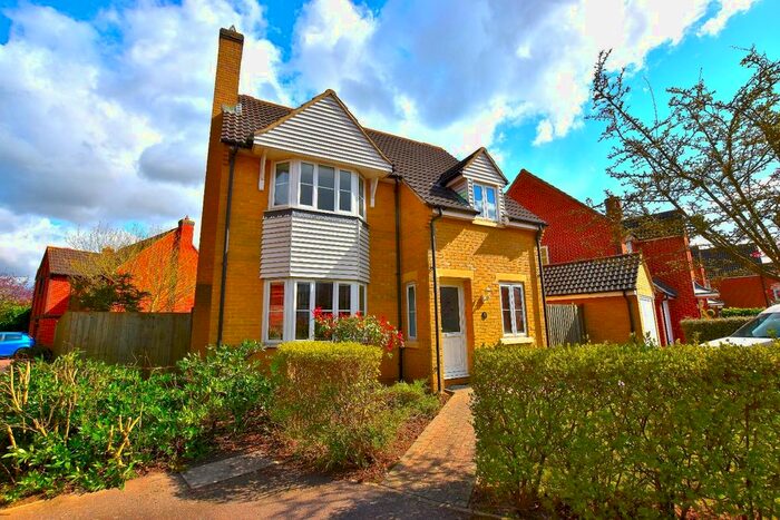 3 Bedroom Detached House To Rent In Spruce Avenue, Dunmow, CM6