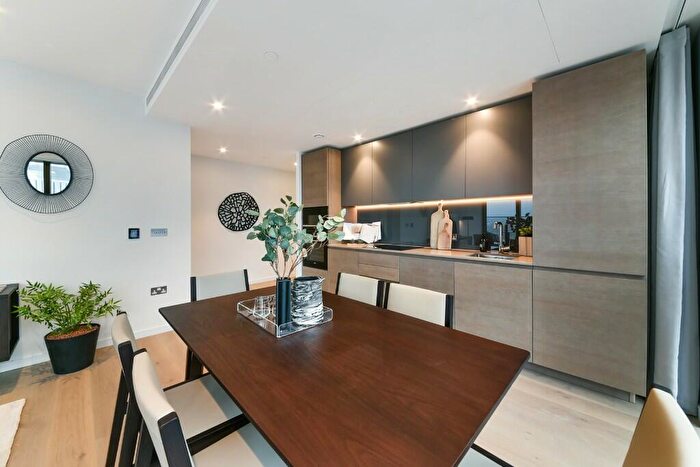 2 Bedroom Apartment To Rent In George Street, London, E14