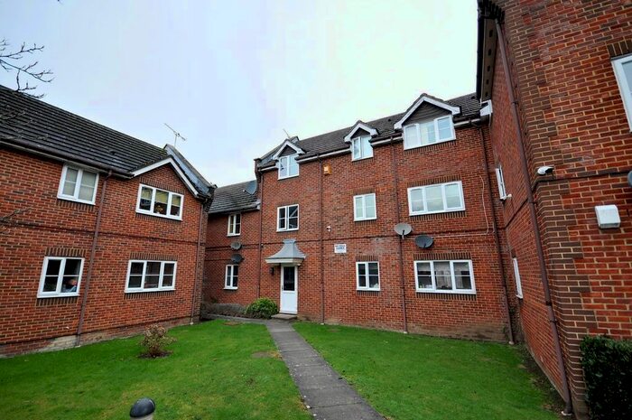 1 Bedroom Flat To Rent In Whippendell Road, Watford, WD18