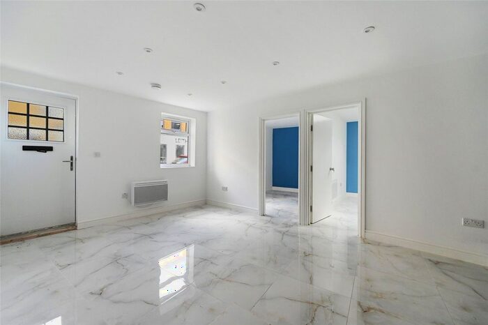 2 Bedroom Flat To Rent In Rylett Road, London, W12