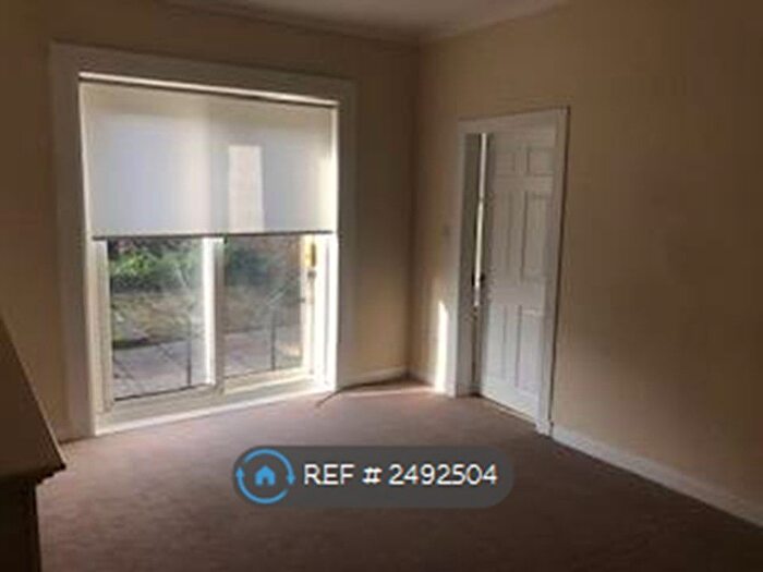 3 Bedroom Flat To Rent In Kingsbridge Drive, Kings Park, Glasgow, G73