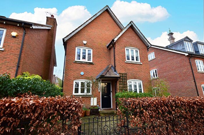 4 Bedroom Detached House For Sale In Frogmore, St. Albans, AL2