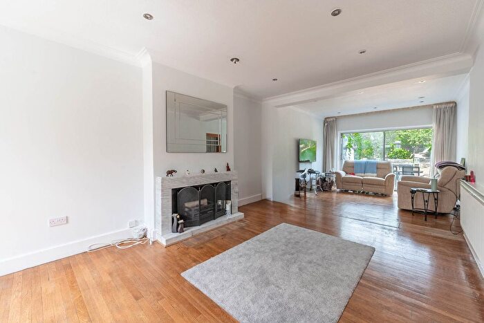 5 Bedroom Detached House To Rent In Cavendish Drive, Edgware, Edgware, HA8