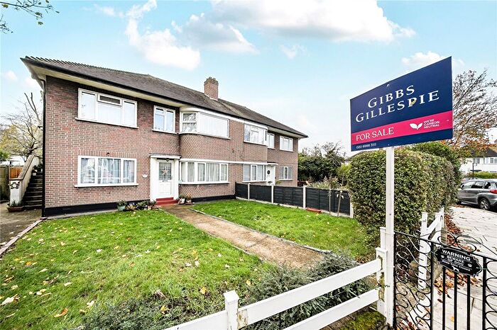 2 Bedroom Maisonette For Sale In Grafton Close, Ealing, W13