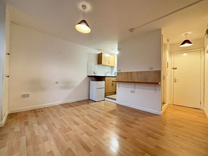 Flat To Rent In Clarendon Rise, Lewisham, SE13