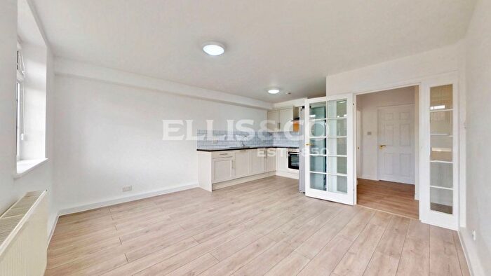 3 Bedroom Flat To Rent In Barbican Road, Greenford, UB6