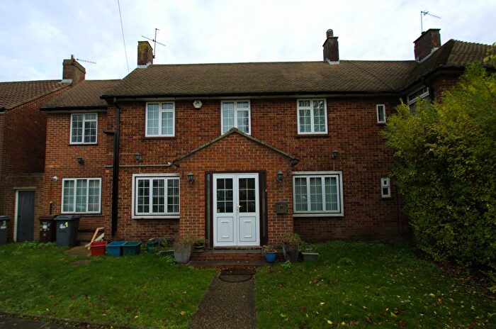 2 Bedroom Flat To Rent In Shannon Close, Southall, UB2