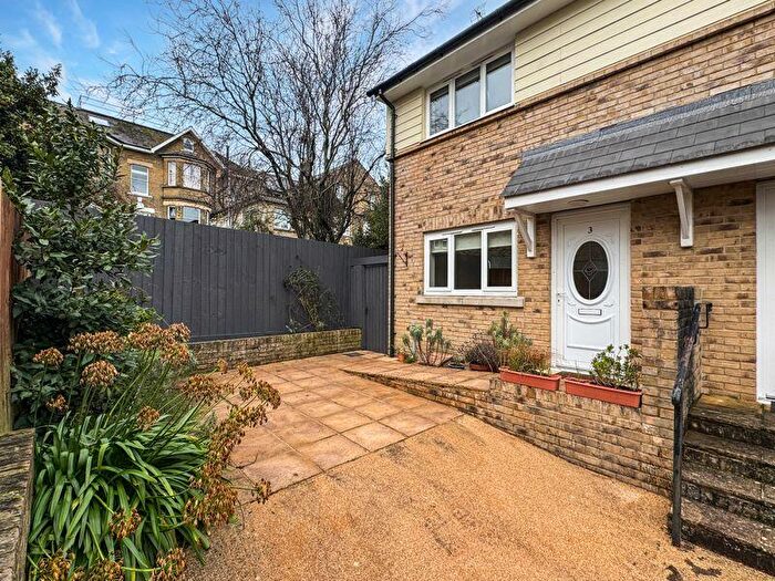 2 Bedroom Terraced House To Rent In Trent Mews, Cowes, PO31