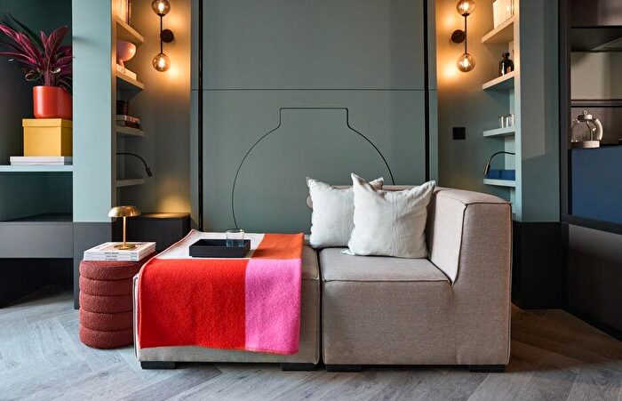 Studio To Rent In Haydon Way, London, SW11