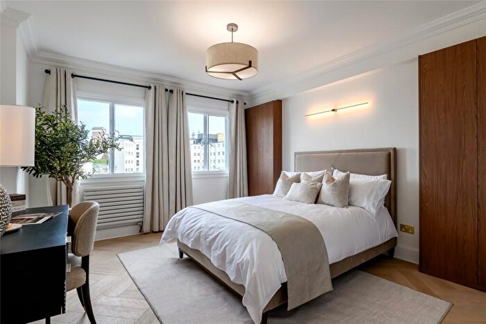 4 Bedroom Apartment To Rent In Chiltern Court, Baker Street, London, NW1