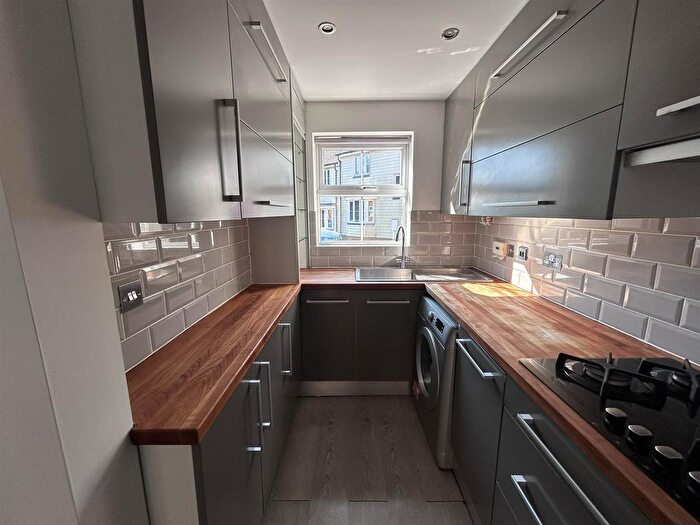 3 Bedroom End Of Terrace House To Rent In Searchlight Heights, Chattenden, Rochester, ME3