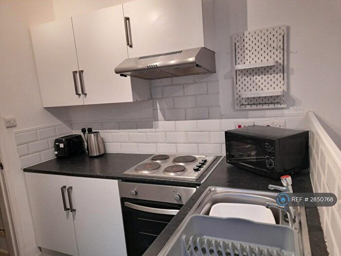 2 Bedroom Flat To Rent In Headland Park, Plymouth, PL4