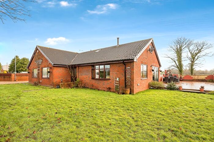 4 Bedroom Bungalow For Sale In Bowling Bank, Wrexham, LL13