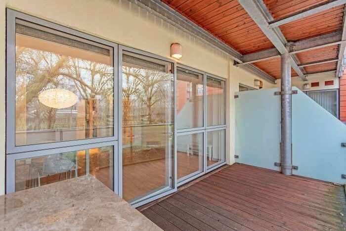 Studio To Rent In Featherstone Street, London, EC1Y