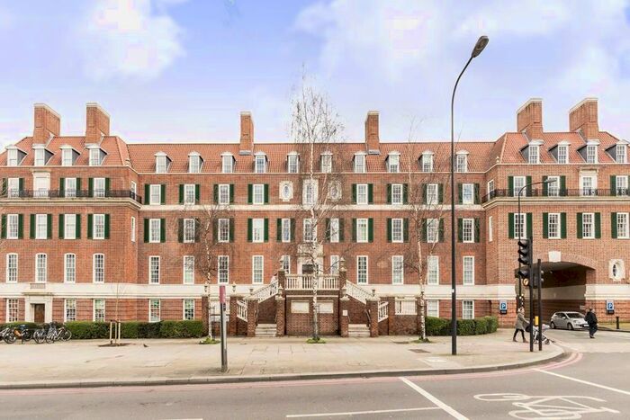 2 Bedroom Flat To Rent In Clapham Common South Side, London SW4