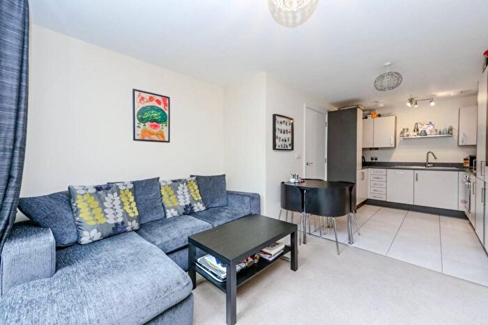 2 Bedroom Flat To Rent In Pooles Park, Finsbury Park, London, N4