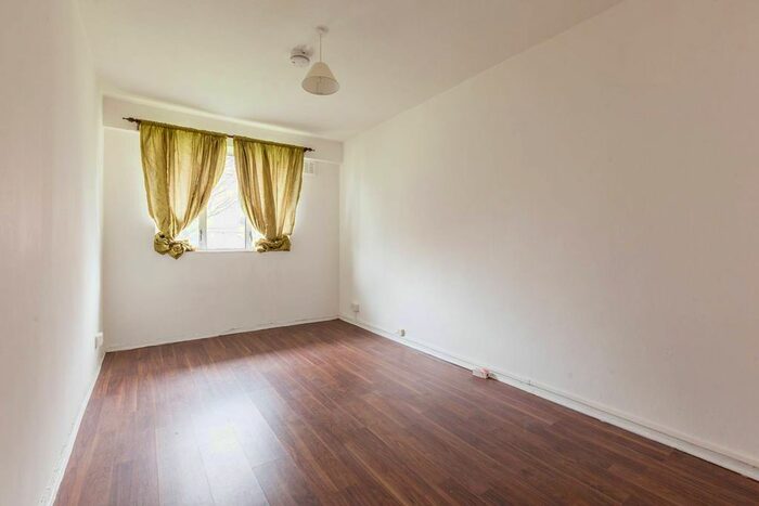 1 Bedroom Flat To Rent In Mile End Road, Whitechapel, London, E1