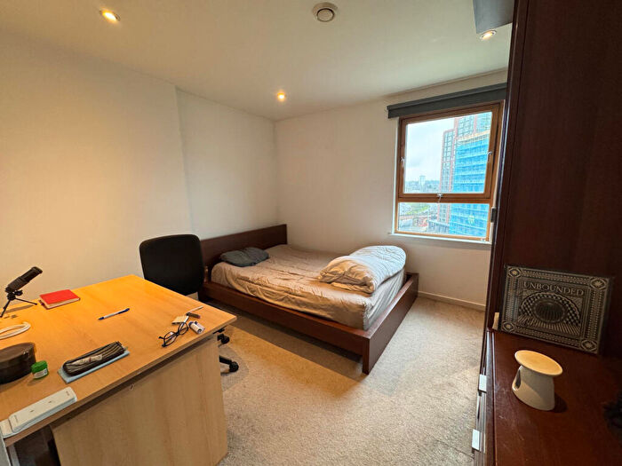 2 Bedroom Apartment To Rent In The Gateway North, Crown Point Road, Leeds, LS9