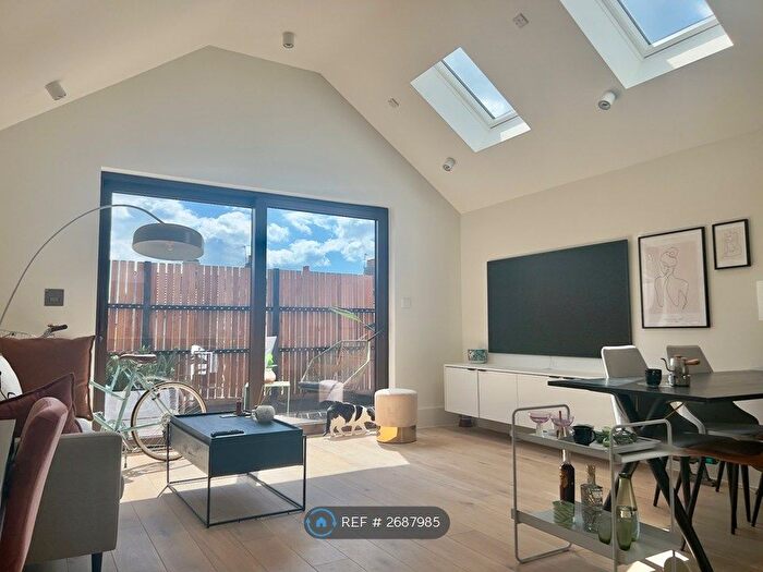 2 Bedroom Flat To Rent In Carlyle Road, London, W5