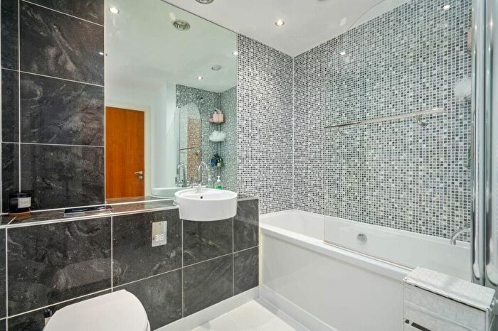 1 Bedroom Apartment For Sale In Cavendish Court, Drighlington, BD11