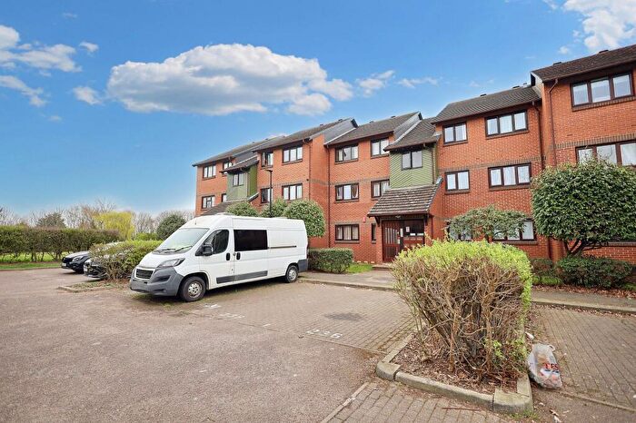 2 Bedroom Flat For Sale In Maltby Drive, Enfield, EN1