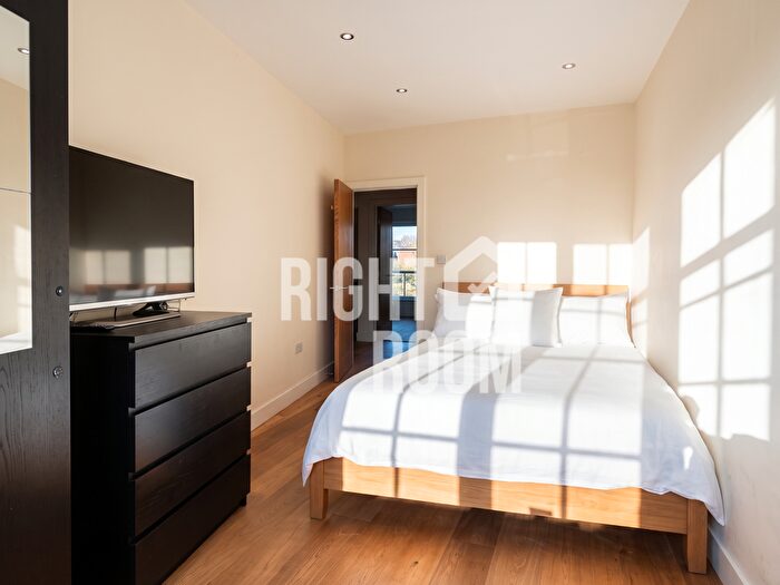 1 Bedroom Flat To Rent In Bed Apartment, New Oxford House, Above Bar Street, Southampton, SO14