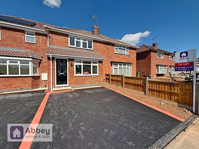 3 Bedroom Town House To Rent In Pinfold, Leicester, LE3