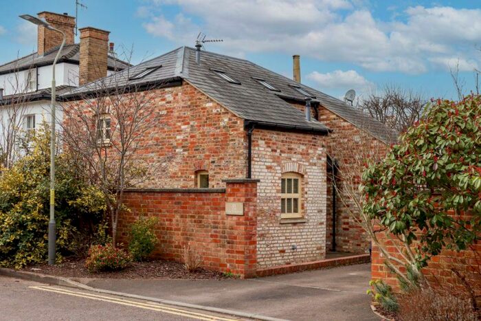 2 Bedroom House To Rent In Off London Road, GL52