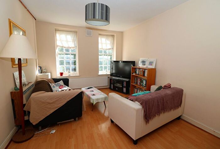 3 Bedroom Flat To Rent In Sunnyside Road, London, N19