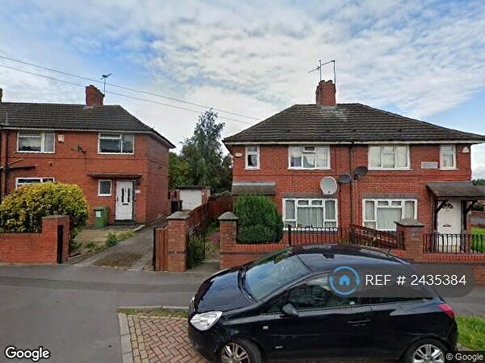 2 Bedroom End Of Terrace House To Rent In Winrose Avenue, Leeds, LS10