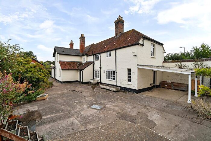 4 Bedroom Detached House To Rent In Warminster Road, Wilton, SP2