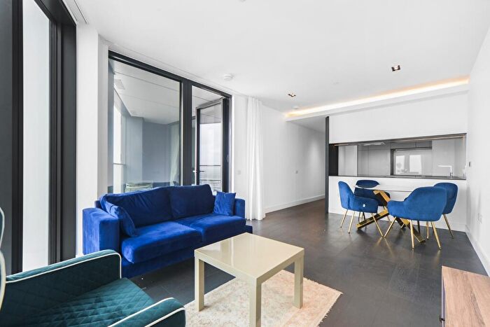 2 Bedroom Apartment To Rent In Amory Tower, Marsh Wall, E14